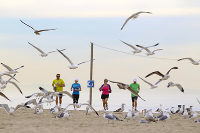 People running their 1km in Hyrox