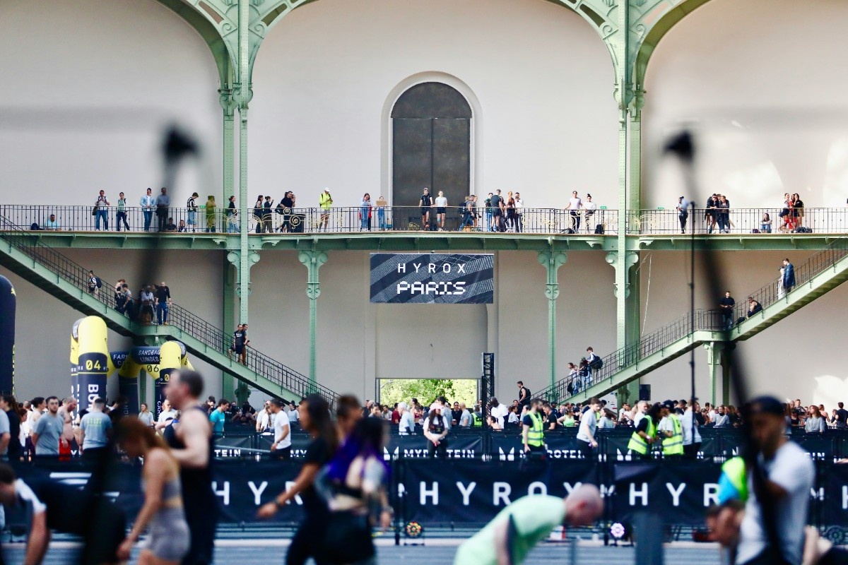 People running their 1km in Hyrox