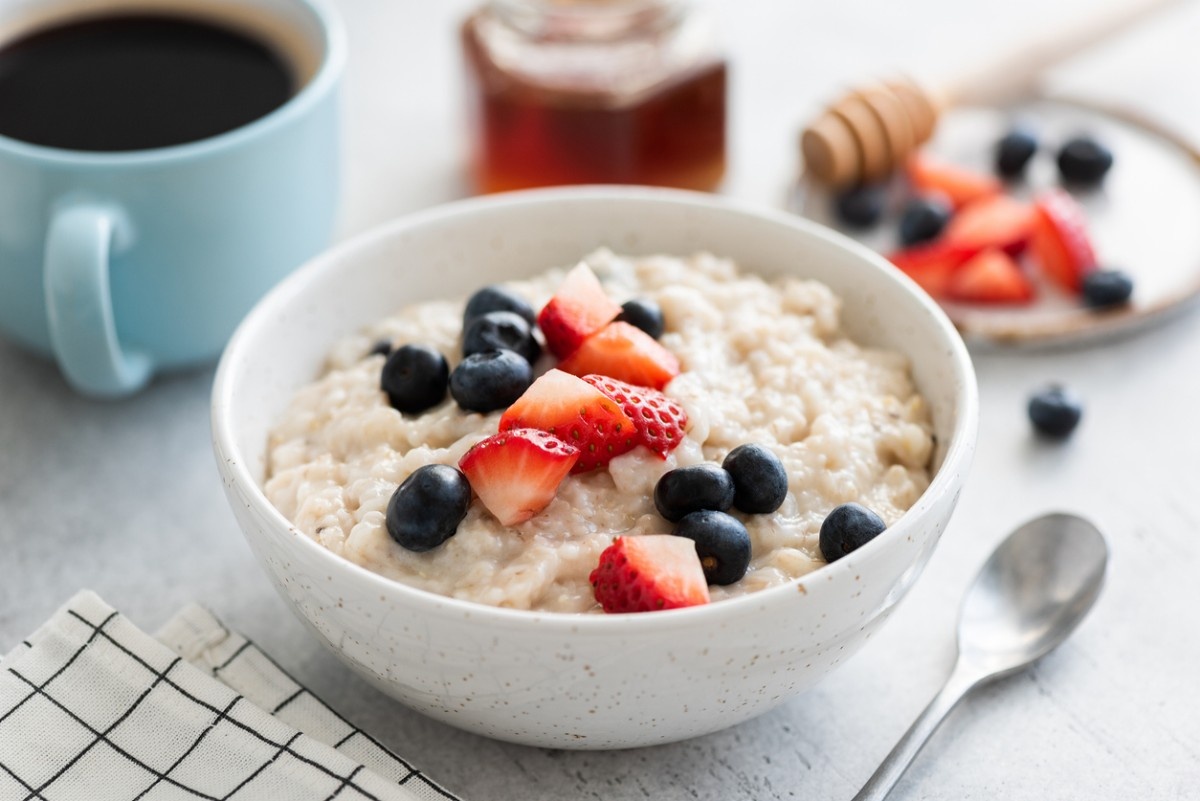 An image of a bowl of porridge with berries, perfect for pre-run nutrition