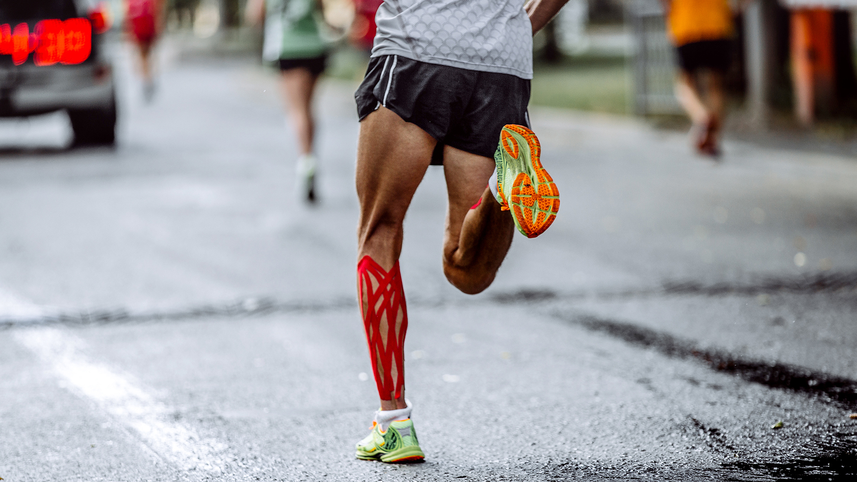 runner wearing k-tape