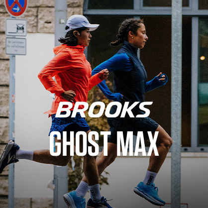 Shop Asics Novablast 5. Two people running in their Asics shoes 